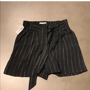 Aritzia “Georgette” high waisted crepe shorts XS